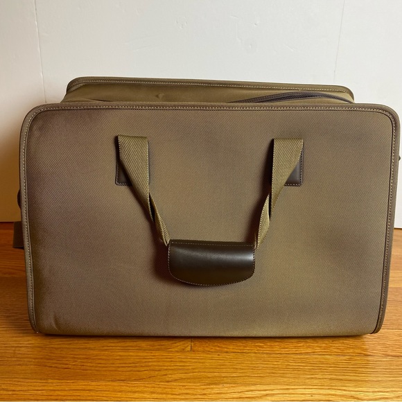 Ventura Luggage Carry-On Travel Bag Olive Vintage 20”X 14”X 11” - Picture 9 of 16